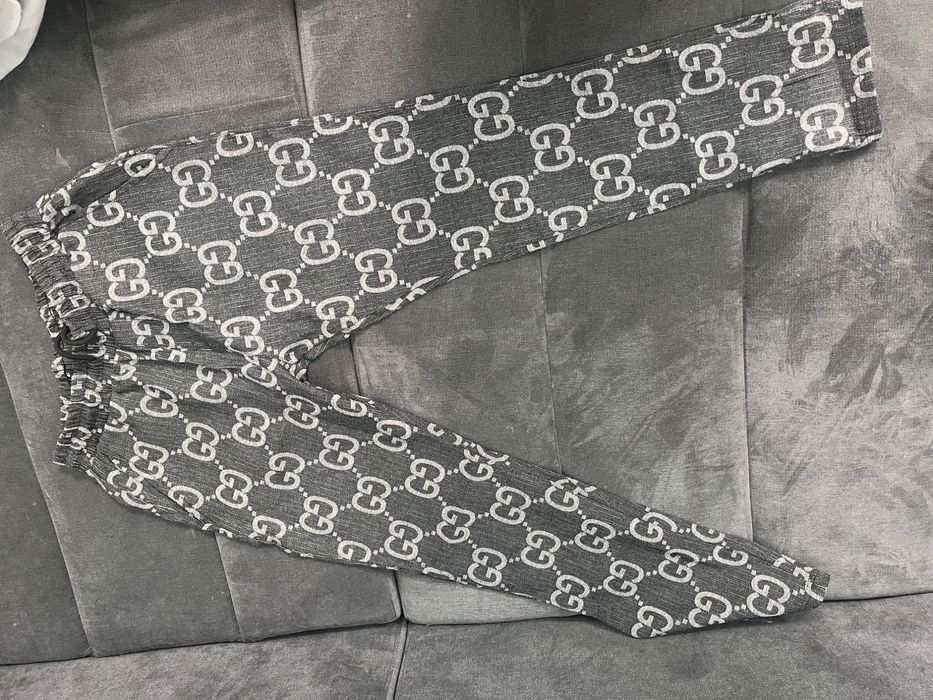 Compleu gucci ,mărimea S