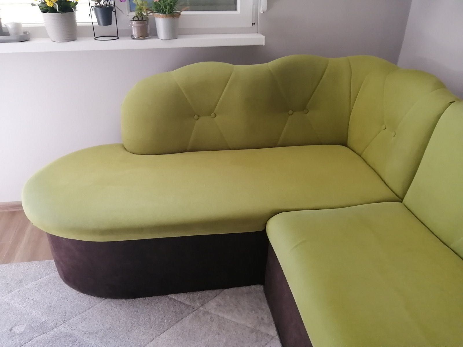 Удобен ъглов диван с ракла