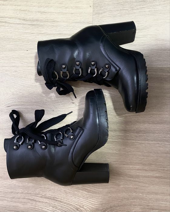 Боти на ток с връзки и цип