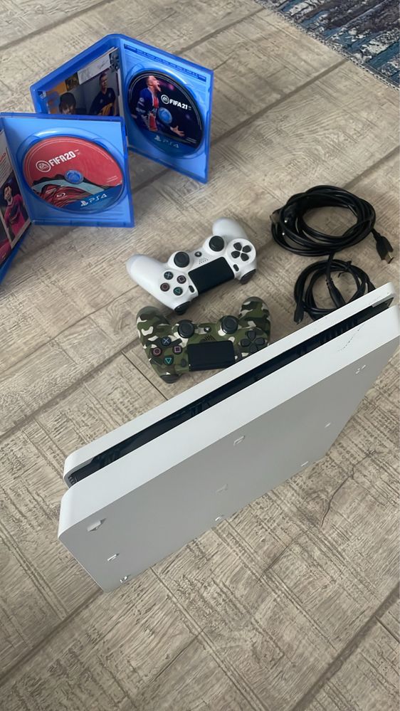 PS4 slim, 2 controllere