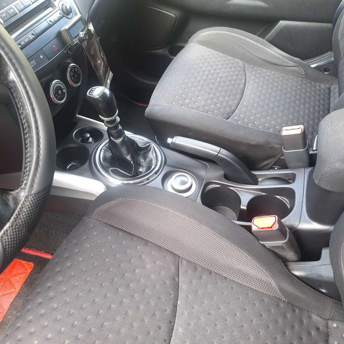 Продавам един истински здрав семеен автомобил .