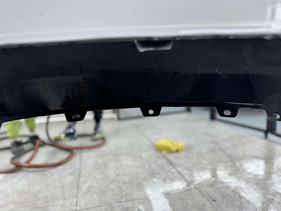 Nexia 2 orqa bamper sotiladi but butun faqat qirilgan joylari bor