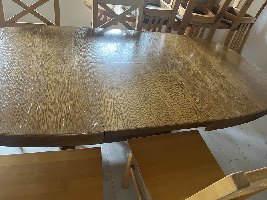 Masa din lemn cu 4 scaune