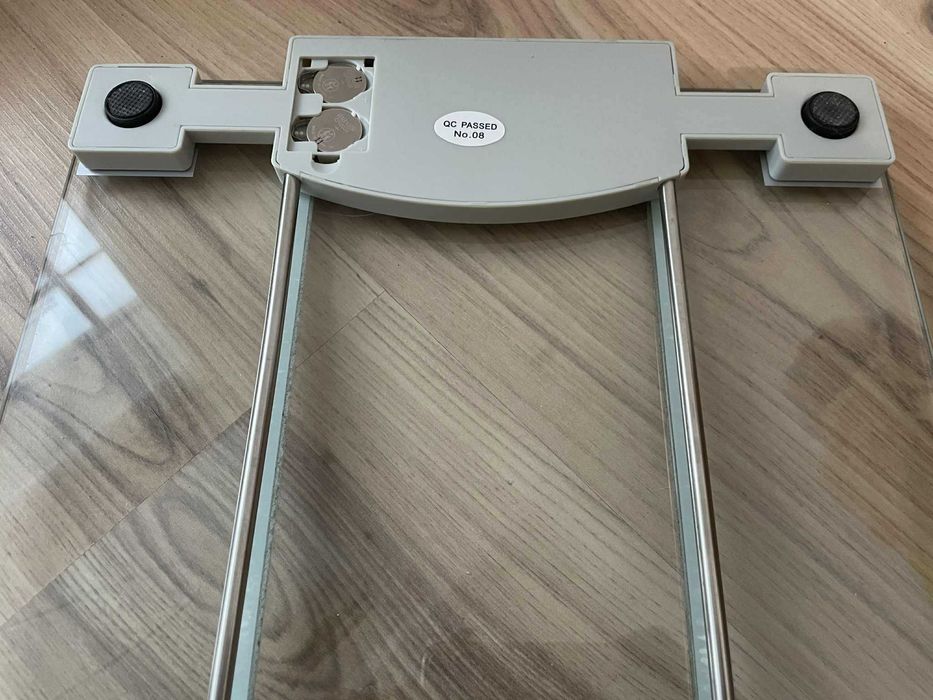 Кантар перфектно работещ + батерии в комплекта