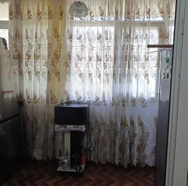 Купить двух комнатную квартиру на Юнусабаде 15 квартал, м Туркистон !