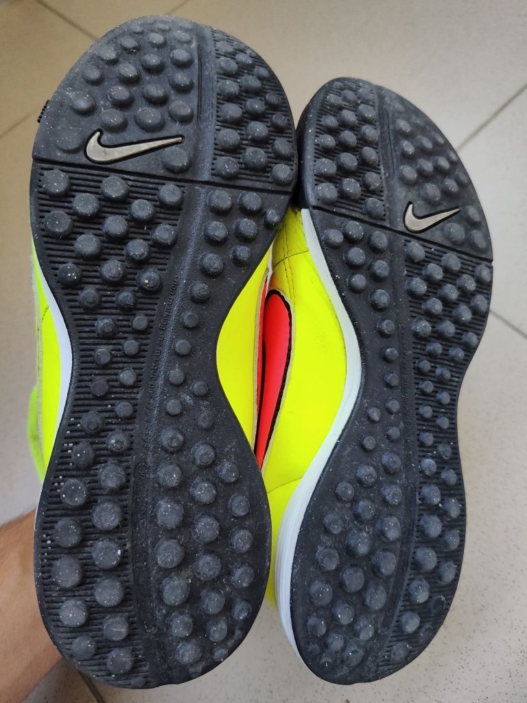 Детски футболни стоножки nike tiempo 34 номер