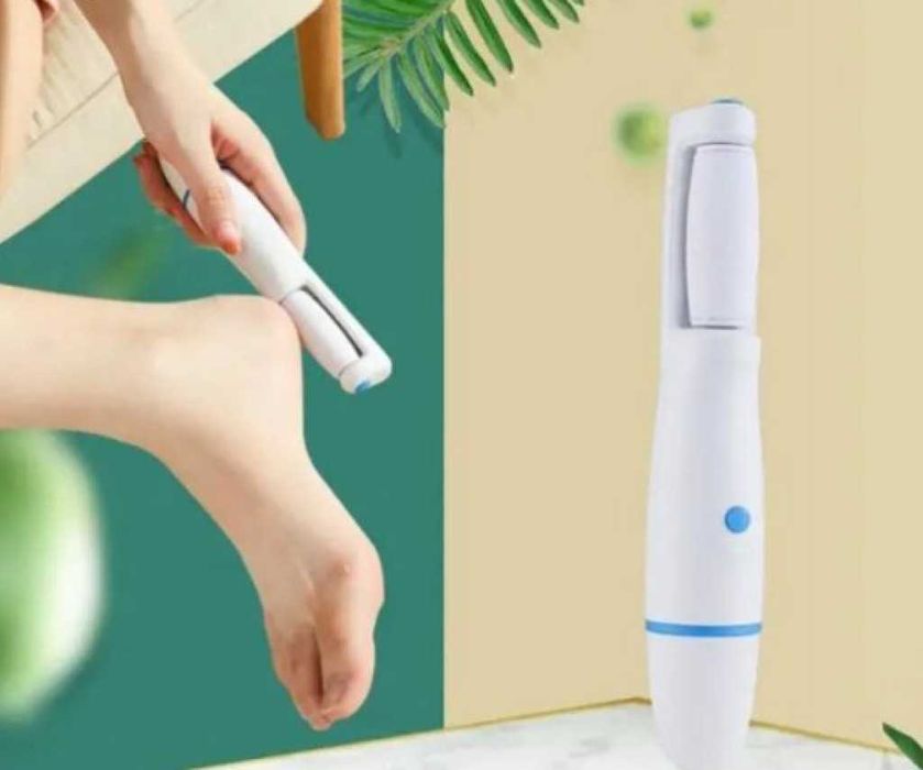 Електрическа пила за пети с две степени на въртене и две приставки