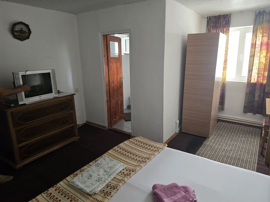 Închiriez casă sau camere individuale – Techirghiol, zonă liniștită