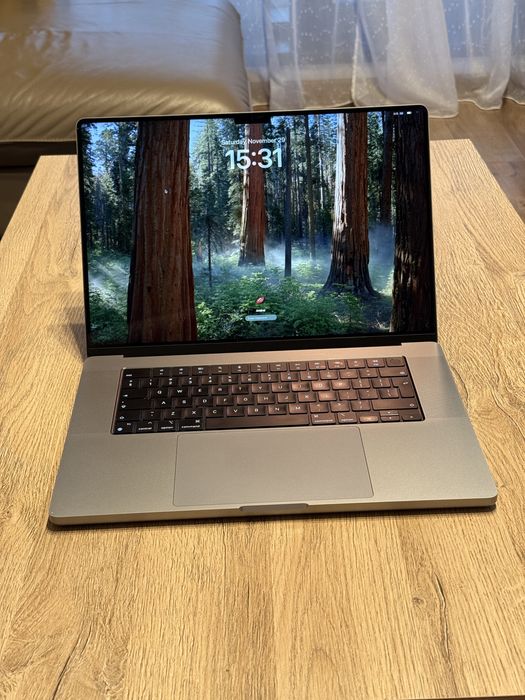 Macbook Pro 16 inch M1 Pro 32 GB, 1TB, 85% baterie