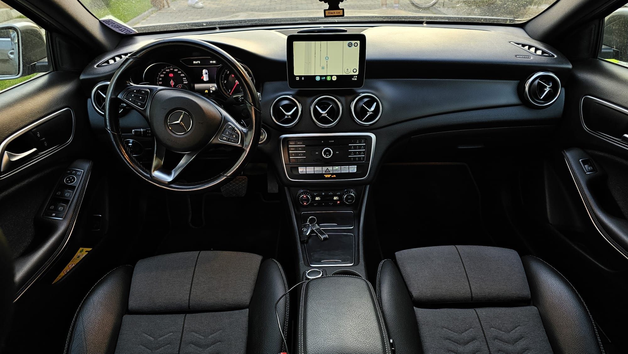 Mercedes-Benz GLA 200d Business - Diesel - Automatic - 136 hp -