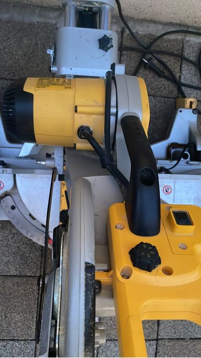 Dewalt masina de taiat la unghi dws780-qs tipe12