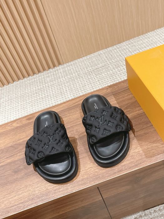 Papuci/Șlapi Louis Vuitton Calitate Premium