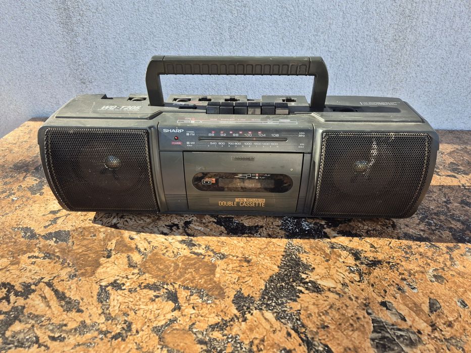 Vând Radio casetofon marca Sharp model WQ-T205H (GY)Functional

- Nu a