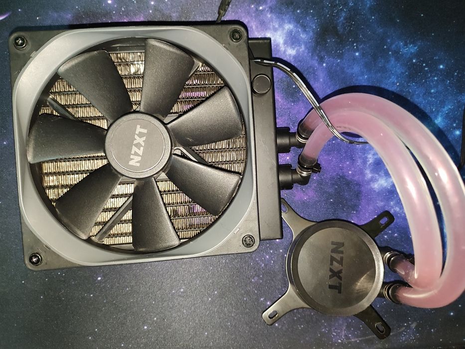 Vând cooler NZXT pe lichid
