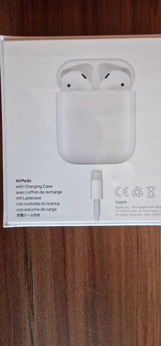 Apple Airpods with charging case