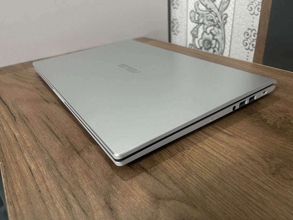 Продается ноутбук Asus VivoBook