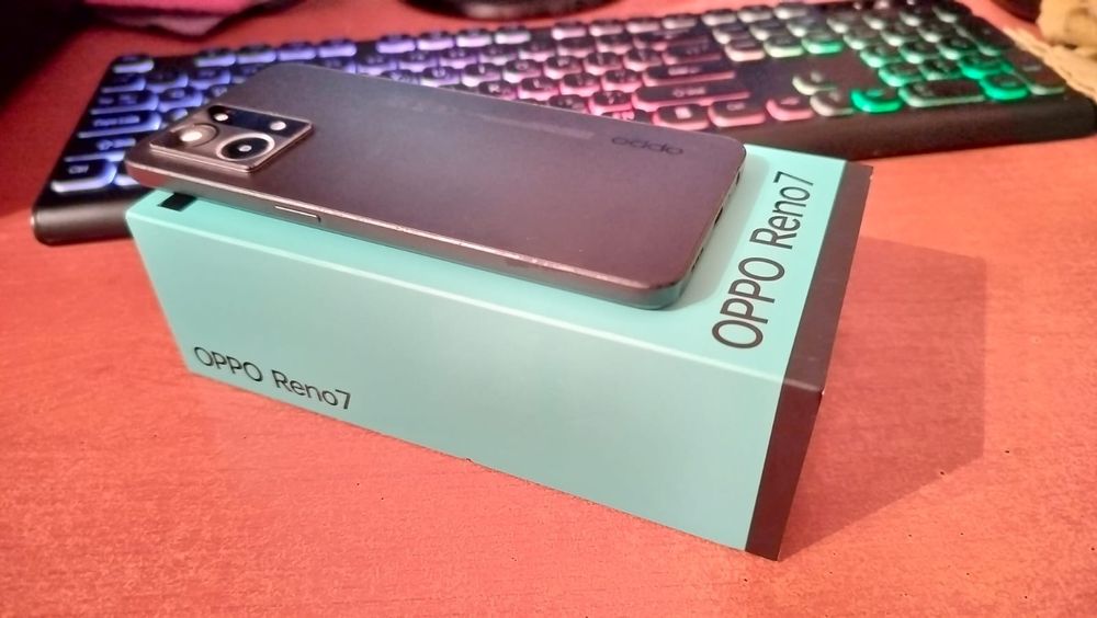 Продам телефон оппо рено7