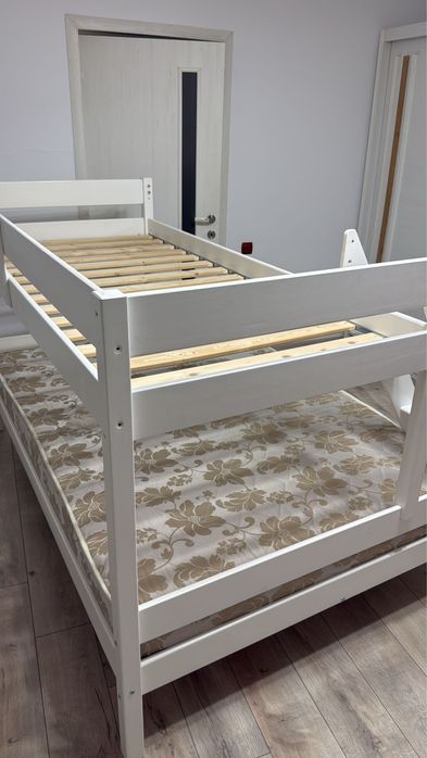 Pat supraetajat din lemn masiv