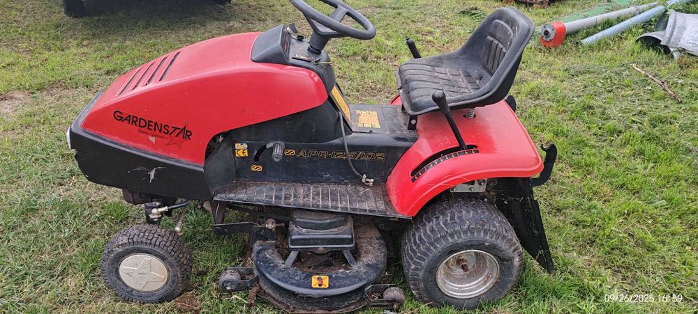 Tractor de tuns iarba