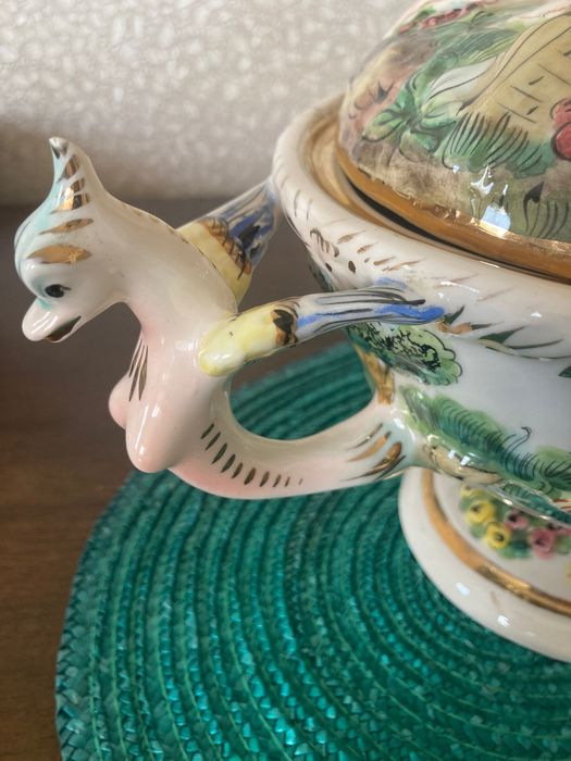 CAPODIMONTE супник с херувими