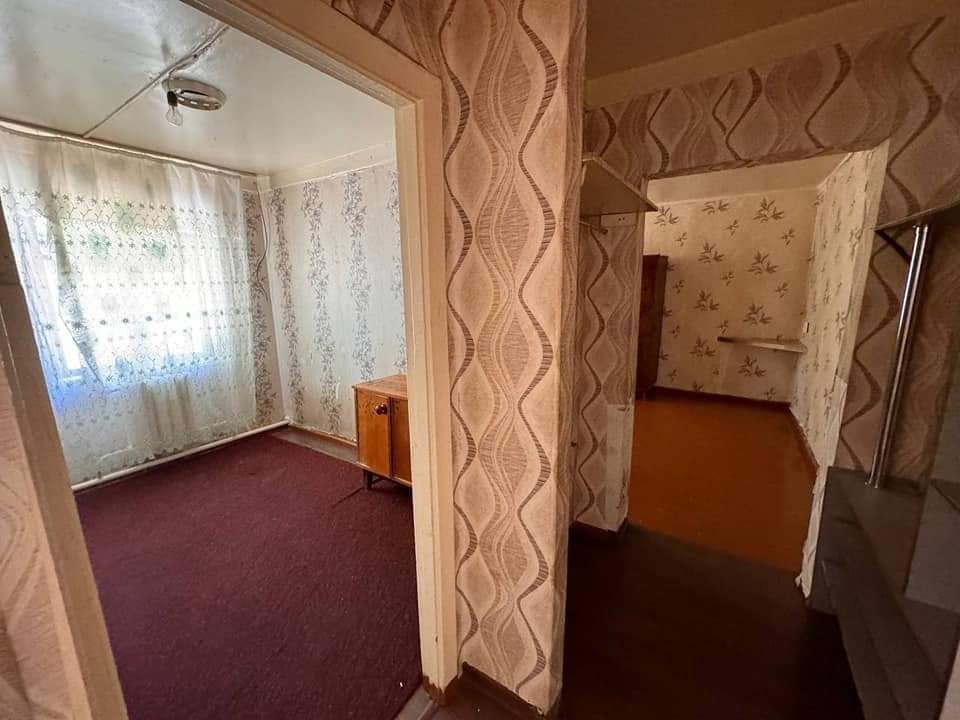 2 х комнатную квартиру Сергели Спутнике в деревянном доме первый этаж