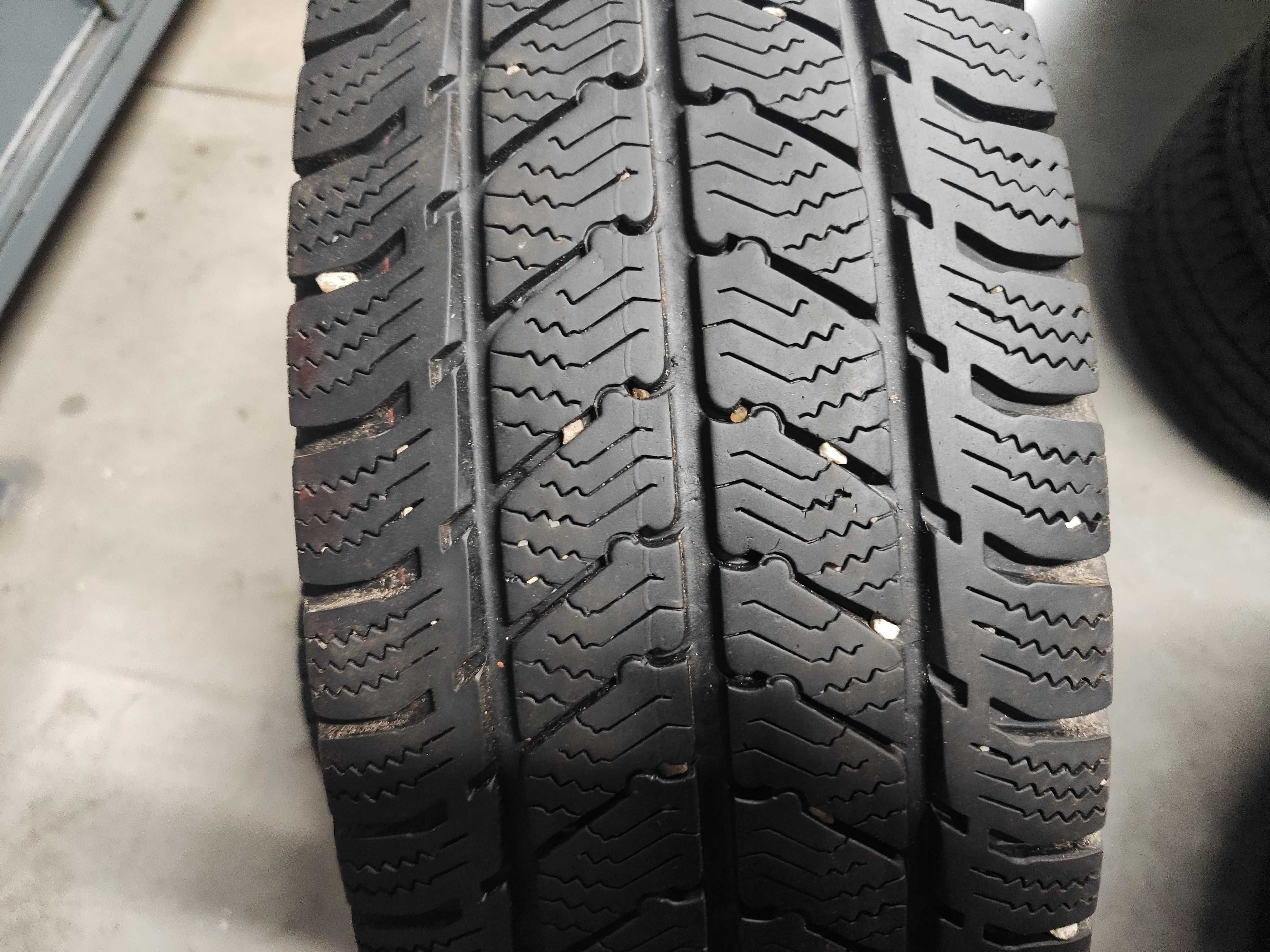 2бр.зимни гуми 235/65/16C Semperit