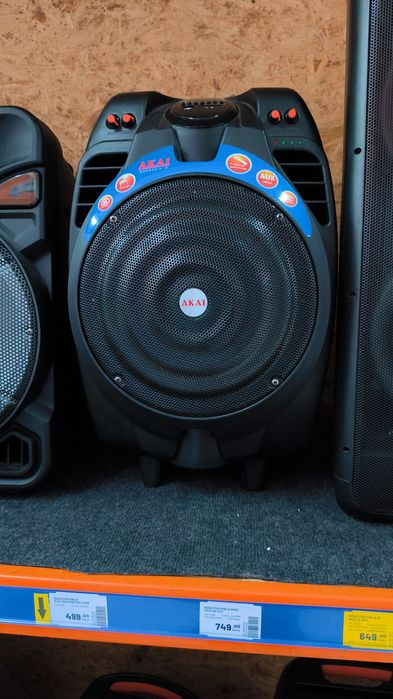 Vând boxa Akai 60 w cu microfon și incarcator