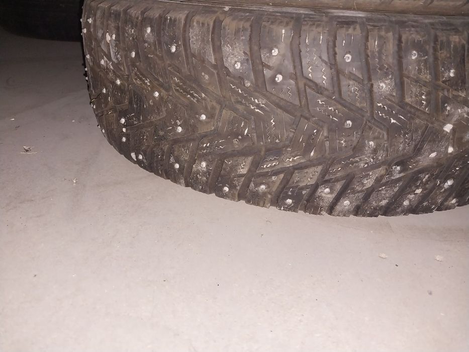 Продам зимние шины шипованные