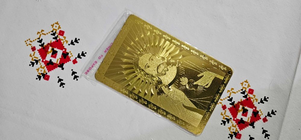 amuleta gen card aurita cu Mântuitorul Isus