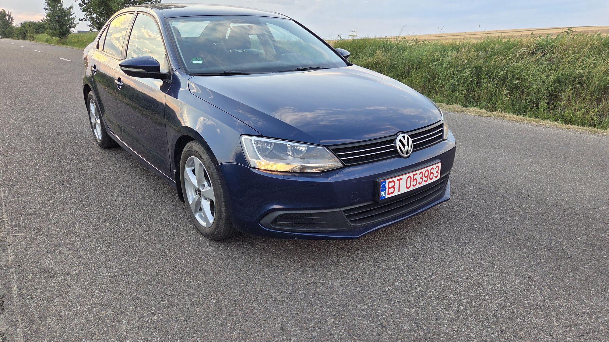 Vând vw jetta 2011 1600 diesel cutie automata