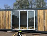 Vand container modular cu lambriu de lemn 3m x 8m