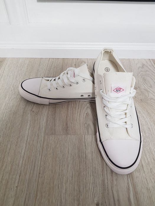 Tenesi Lee Cooper
