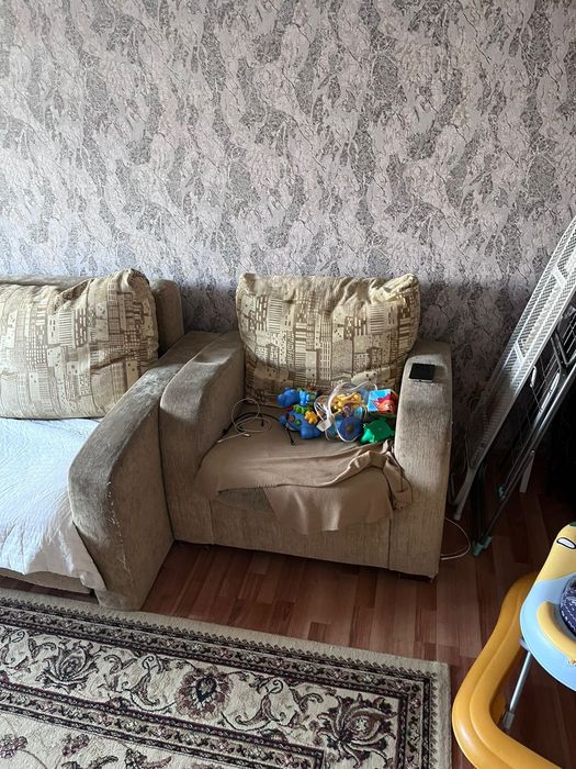 диван с креслом мебель