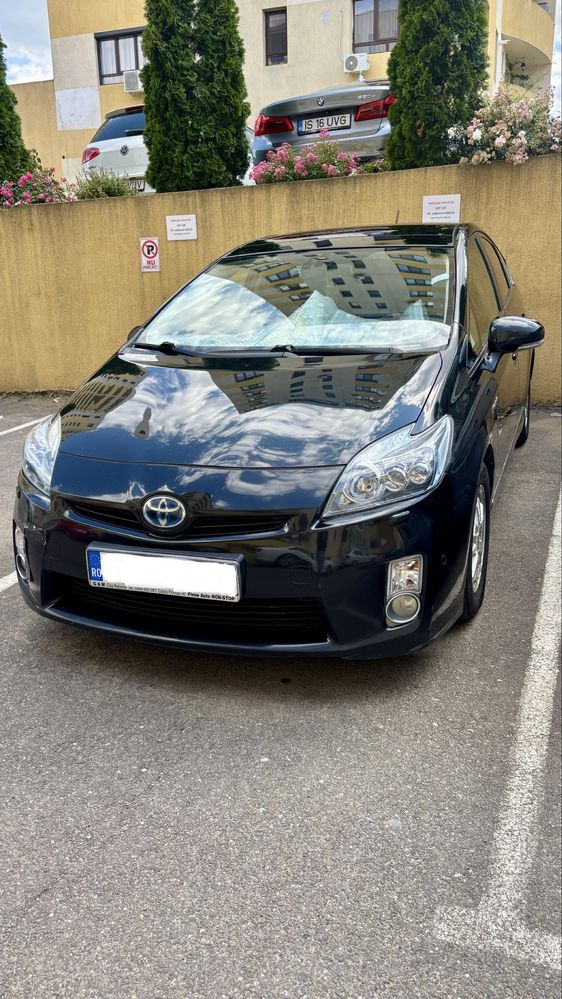 Toyota Prius 3  hibrid solar, nu ride sharing