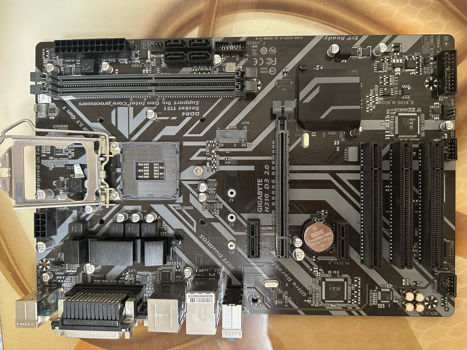Продам Материнскую Плату Gigabyte 1151.