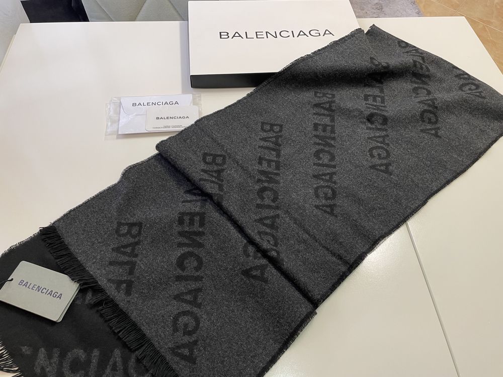 Двулицев кашмирен шал balenciaga