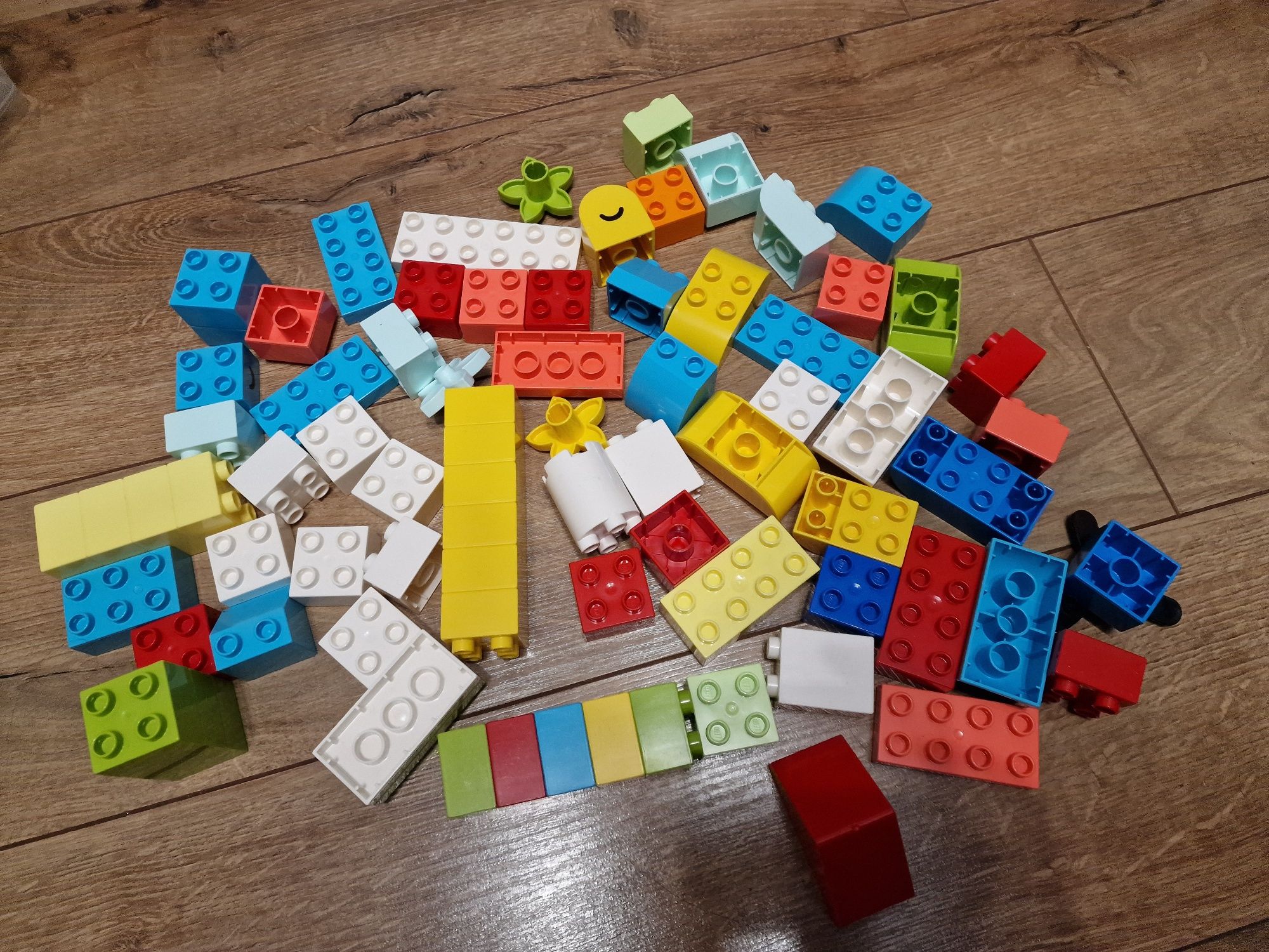 Vând lego duplo gradinita 10833 + alte piese lego duplo