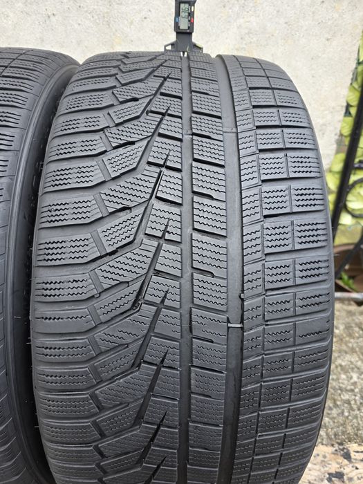 Vând două anvelope de iarna hankook  295 35 23  dot 2021