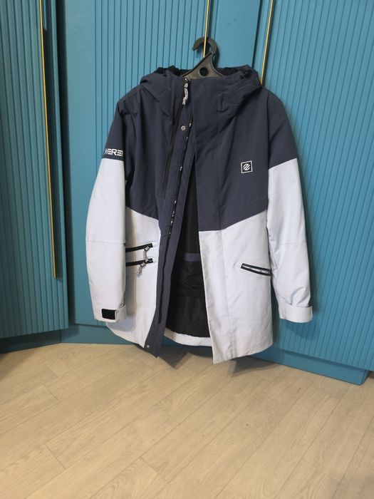 Куртка женская, спортивная.