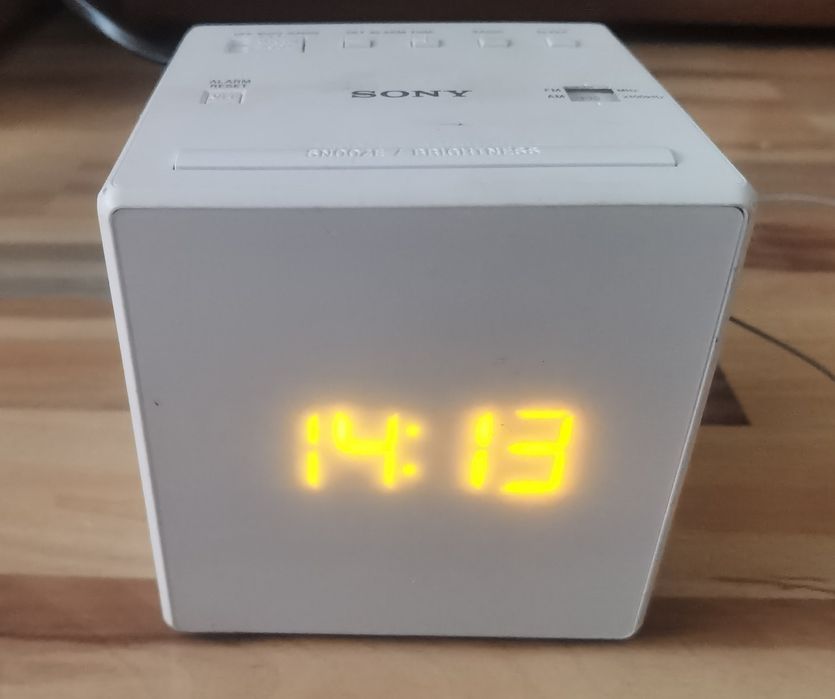 Boxa radio cu ceas Sony ICF C1