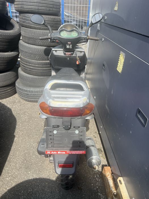 Vand scuter cu motor in 4 timpi de 50 cm