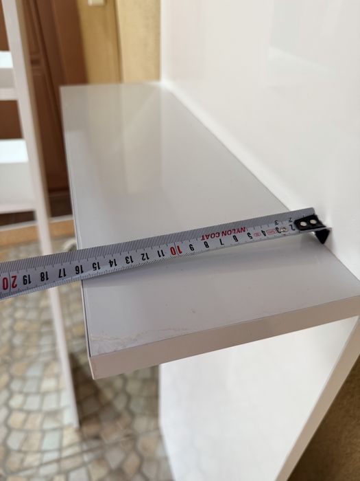 Чисто нови мебели бял гланц