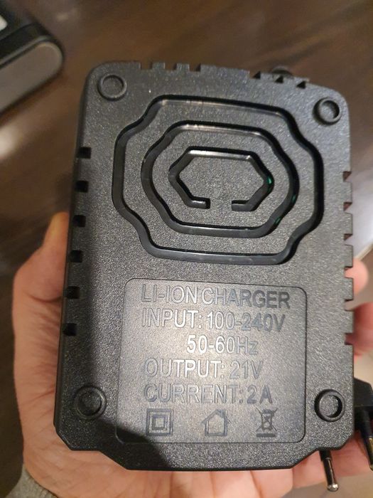 Incarcator Makita acumulatori 18V