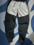 Pantaloni Tech Fleece Gri cu Negru