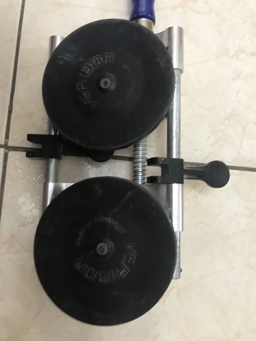 Ventuza pentru apropierea placilor ceramice