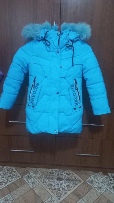 Продам тёплую, зимнию курточку на девочку