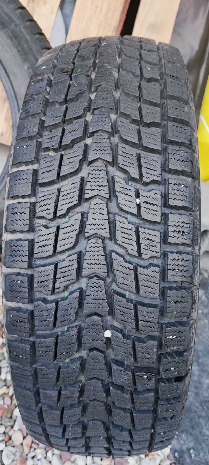 1-ви ремонт на ВАЗ 2101 и Гуми DUNLOP GRANDTRUCK SJ6 225/60/17 99Q