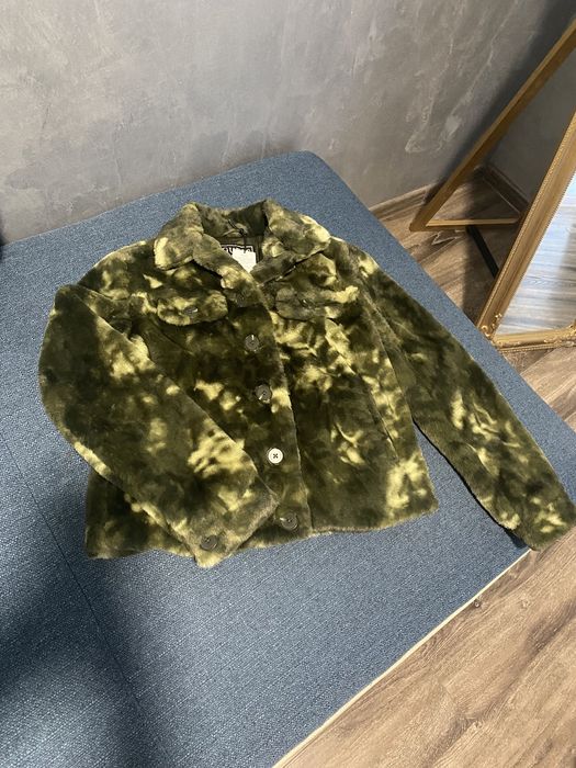 Geaca Guess blana artificiala, marimea S, noua