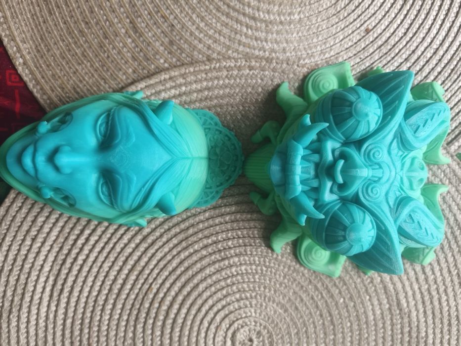 Атрактивна пластмасова фигурка