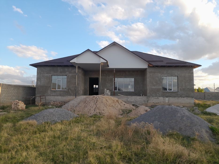 Большой дом из жженного кирпича